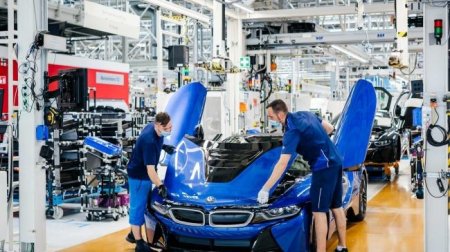 Уход с конвейера BMW i8 отметили уникальными моделями - «Автоновости»