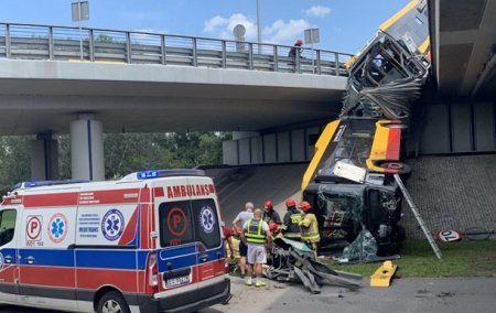 В Варшаве автобус упал с моста, есть жертвы - «ДТП»