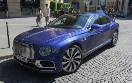 Bentley добавила новому Flying Spur четырехместный салон - «Автоновости»