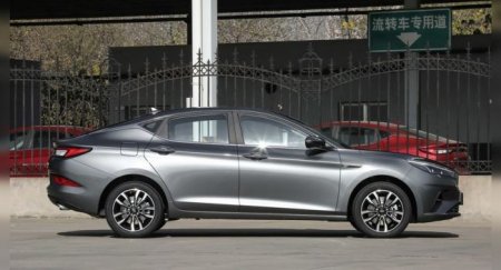 JAC анонсировал новый лифтбек JAC J7 для России - «Автоновости»