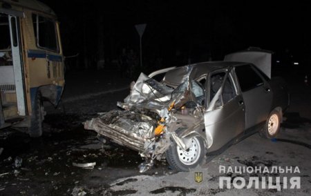Mercedes в Мариуполе сбил двух полицейских - «ДТП»