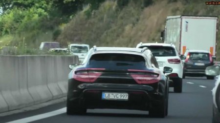 Porsche Taycan Cross Turismo попал на видеокамеры - «Автоновости»
