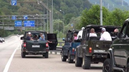 Сочинские полицейские проверяют машины для джиппинга - «Автоновости»