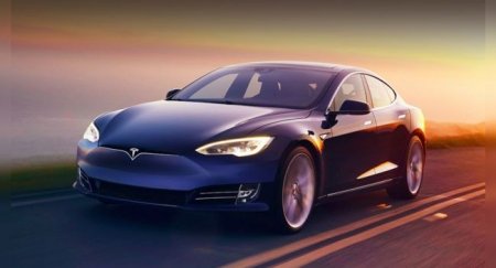 Tesla врезалась в полицейское авто и скорую помощь - «Автоновости»