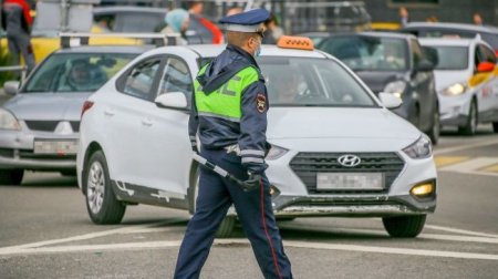 В Москве такси запретят выезжать на три выделенные полосы - «Автоновости»