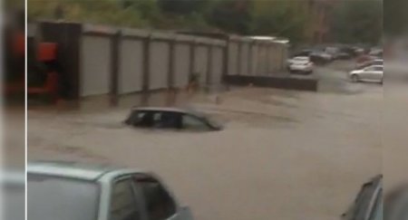 В Ростове из-за аномальных дождей утонуло множество автомобилей - «Автоновости»