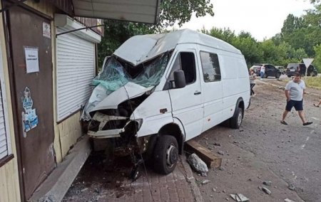 На Киевщине микроавтобус врезался в магазин - «ДТП»
