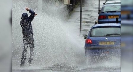 Водитель получит штраф в размере 80 тысяч рублей, окатив людей из лужи - «Автоновости»