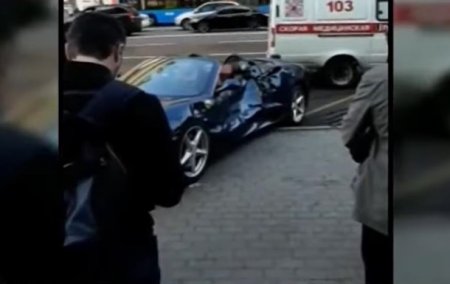 Столкновение Ferrari и маршрутки попало на видео - «ДТП»
