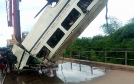 В Нигерии автобус упал в реку, 14 жертв - СМИ - «ДТП»