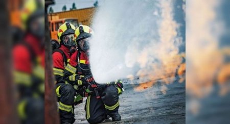 Службы экстренного реагирования в Берлине, Дубае и Амстердаме скоро получат первые гибридные пожарные машины - «Автоновости»