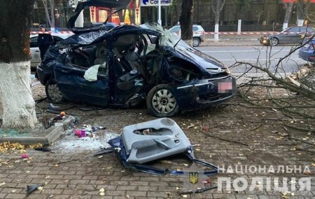 На Одесчине авто с пьяным водителем врезалось в дерево: двое погибших - «ДТП»