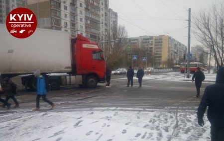 Первый снег в Киеве: за ночь полсотни ДТП - «ДТП»