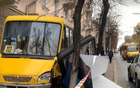 В Кропивницком неуправляемый автобус попал в ДТП - «ДТП»
