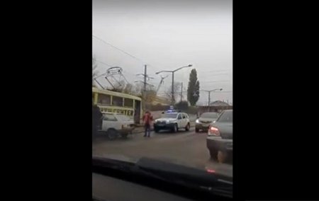 В Одессе водитель сбил на переходе девушку и влетел в трамвай - «ДТП»