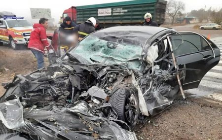 На Запорожье два человека погибли при столкновении легковушки и грузовика - «ДТП»