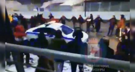 Жители Нижнего Новгорода устроили хоровод вокруг машины ДПС - «Автоновости»