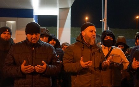 Крымских активистов всю ночь держали на морозе на Керченском мосту - «ГИБДД»