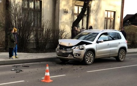 Нетрезвый франковский инспектор по парковкам устроил ДТП - СМИ - «ДТП»