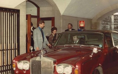 Rolls-Royce сестры Елизаветы II продадут меньше, чем за 100 тыс евро - «Автоновости»