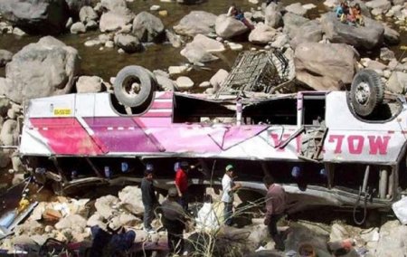 В Пакистане авто на скорости упало в канал: 11 жертв - «ДТП»