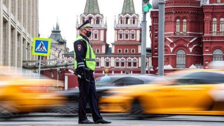 Отмена техосмотра для ОСАГО, заселение в отели и база водителей такси: что изменится в жизни россиян в августе - «ГИБДД»