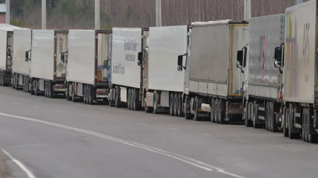 На Кубани временно ограничили движение грузовиков из-за ураганного ветра - «ГИБДД»