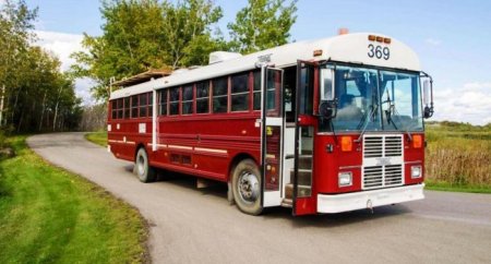 Школьный автобус Blue Bird был заботливо переделан в дом на колесах - «Автоновости»