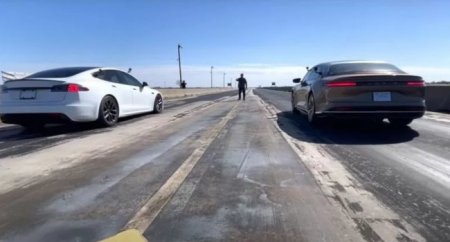Tesla Model S Plaid против Lucid Air Видеос эпичным драг-рейсингом самых мощных серийных электрокаров - «Автоновости»