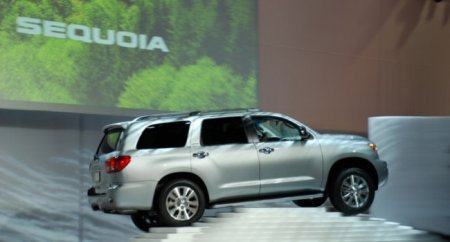 В России запустили продажи гибридных Toyota Sequoia за 8.35 млн рублей - «Автоновости»