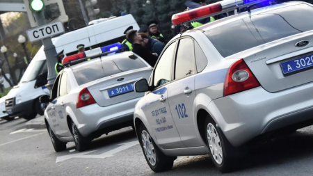 Водитель BMW протаранил автомобиль ДПС в Москве, пытаясь сбить сотрудника службы - «ГИБДД»