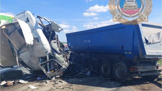 Под Саратовом в ДТП с тремя грузовиками погибли два человека - «ГИБДД»