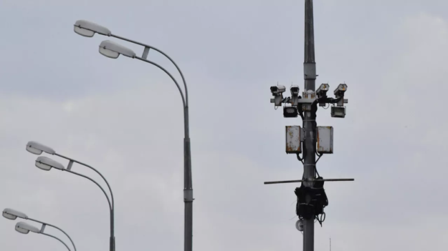 В Москве камеры с ИИ теперь фиксируют блокировку проезда и помехи пешеходам - «ГИБДД»