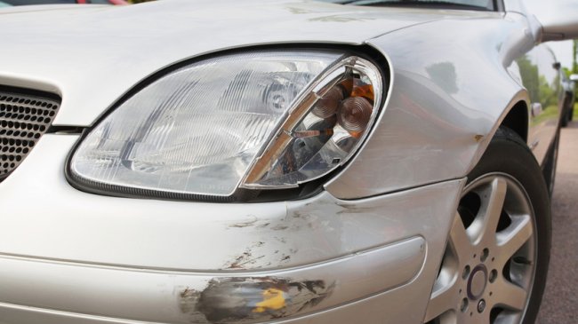 Автоэксперт пояснил, как действовать при повреждении машины неизвестным лицом - «ГИБДД»