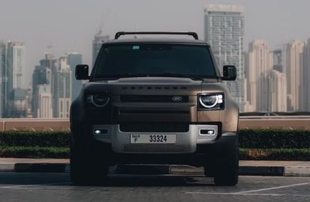 Здесь продаются хорошие автомобили В Эмиратах.